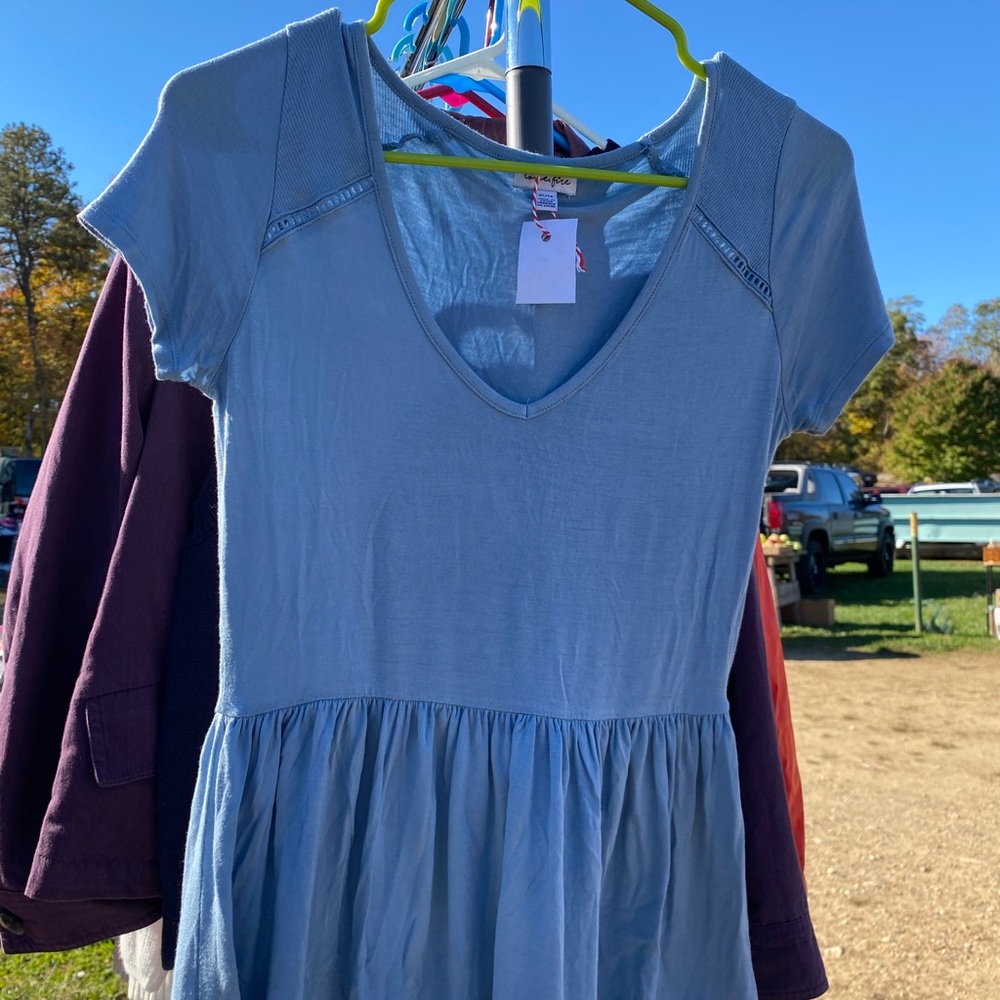 Light blue flow shirt.